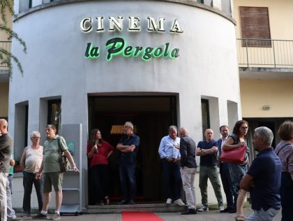 AROUND THE WORLD, IL CINEMA A VIDICIATICO